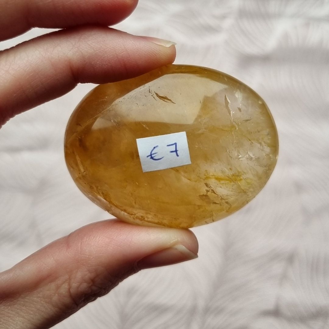 Golden healer handsteen