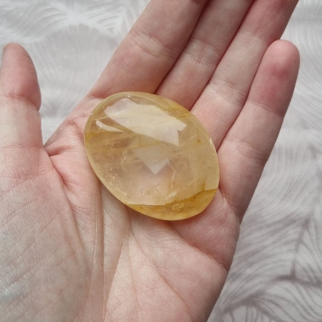 Golden healer handsteen