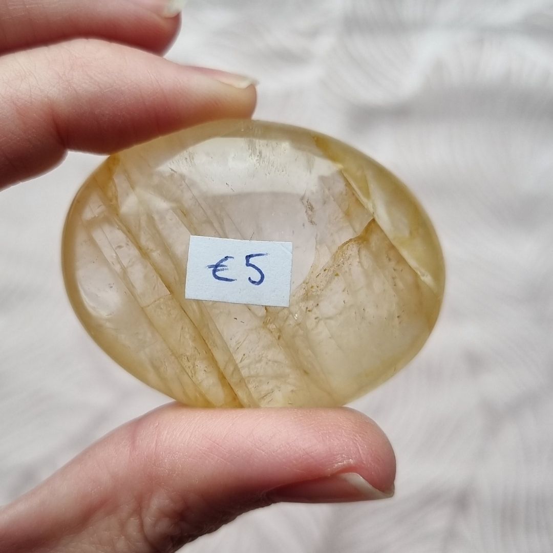 Golden healer handsteen