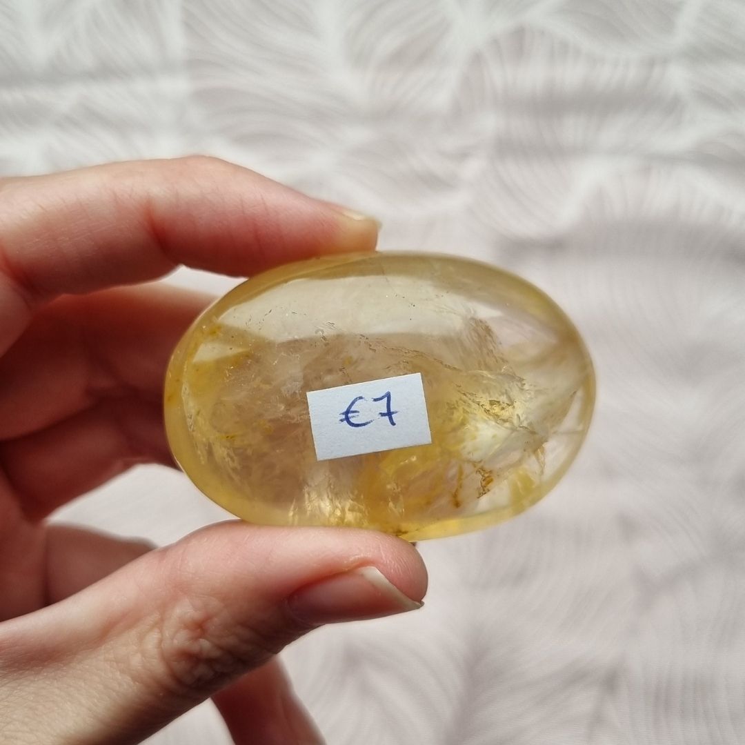 Golden healer handsteen