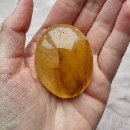 Golden healer handsteen