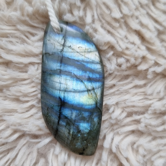 Labradoriet amulet