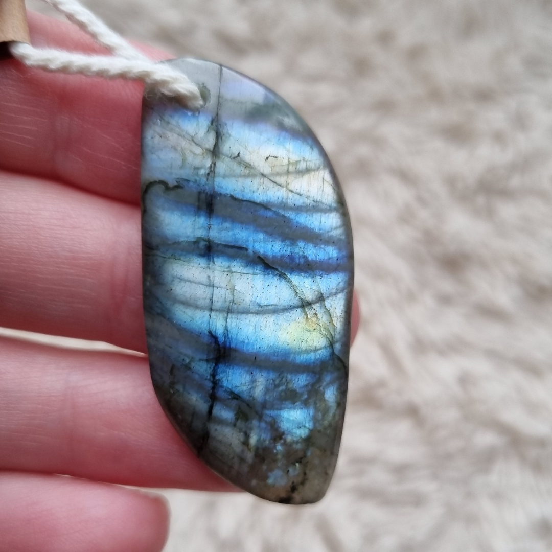 Labradoriet amulet