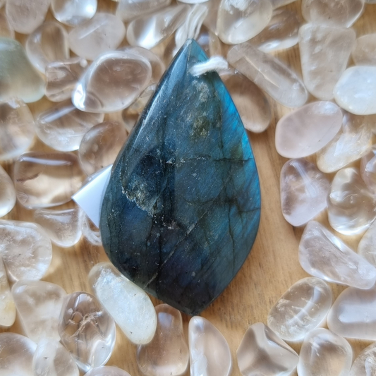 Labradoriet amulet 3