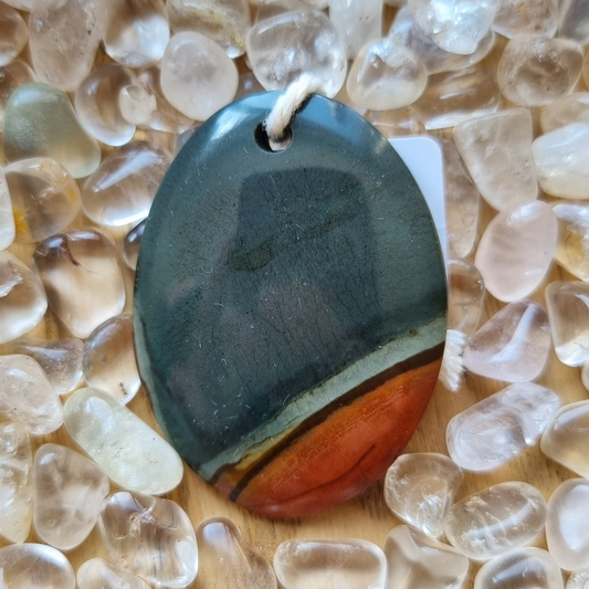 Polychroom jaspis amulet 2